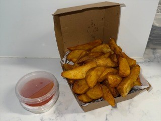 Wedges (with sweet chilli & sour cream)